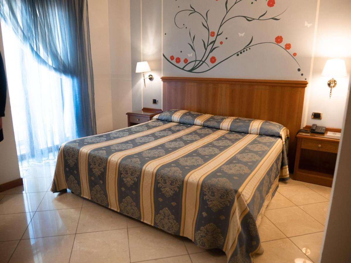 Dipendenza Hotel Londra Alessandria Luaran gambar
