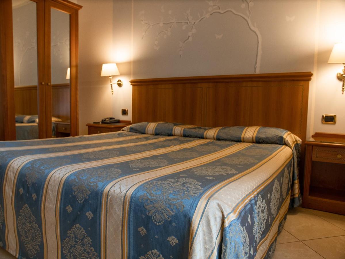 Dipendenza Hotel Londra Alessandria Luaran gambar