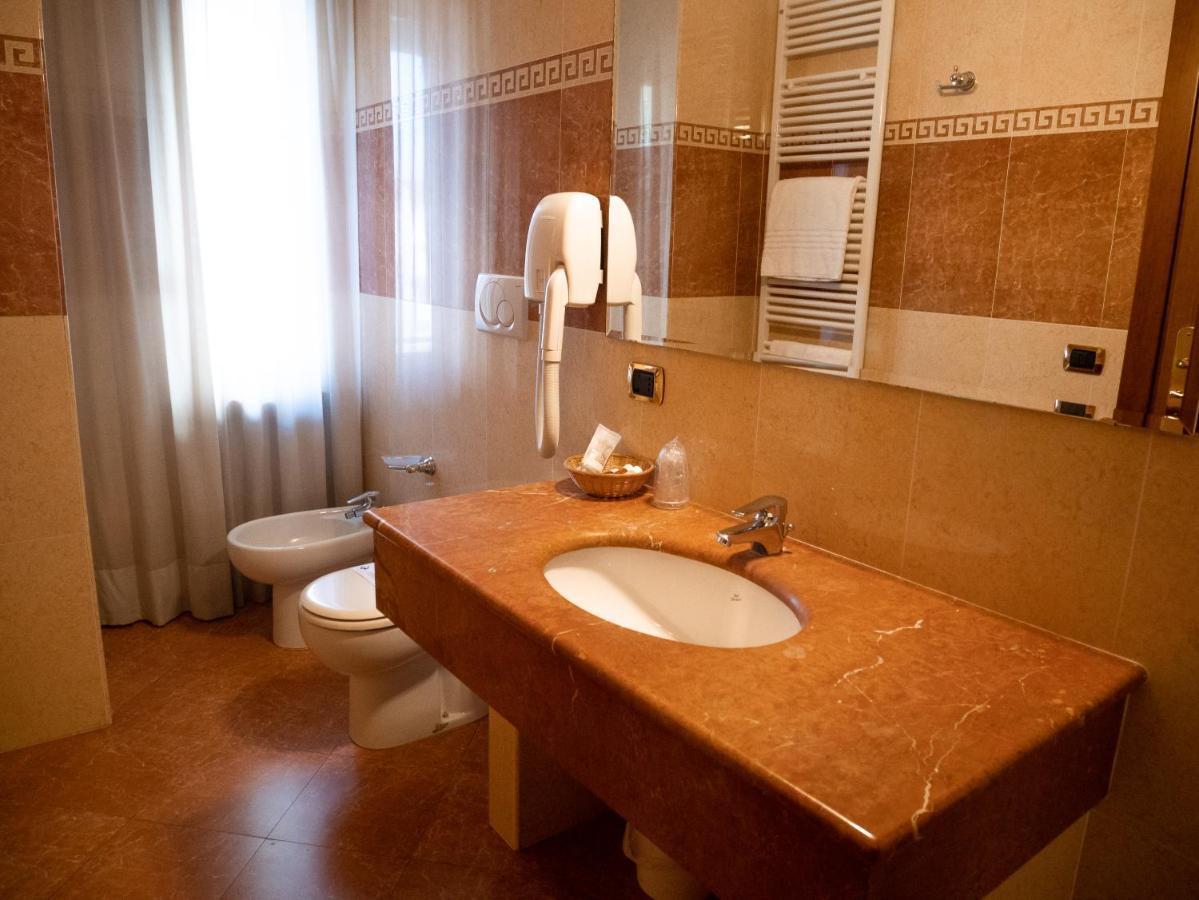 Dipendenza Hotel Londra Alessandria Luaran gambar