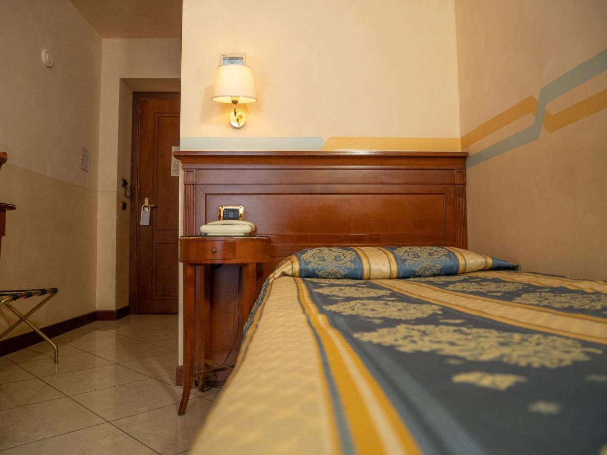 Dipendenza Hotel Londra Alessandria Luaran gambar