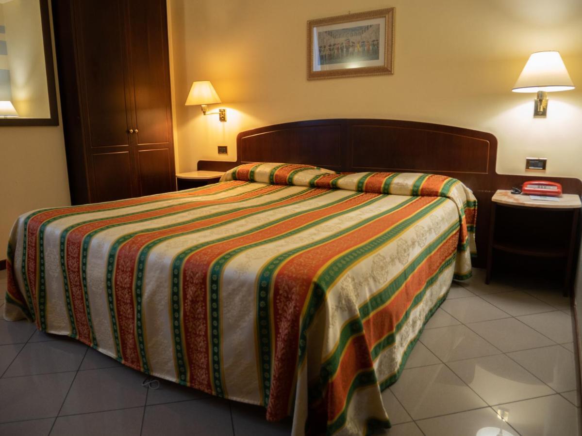 Dipendenza Hotel Londra Alessandria Luaran gambar